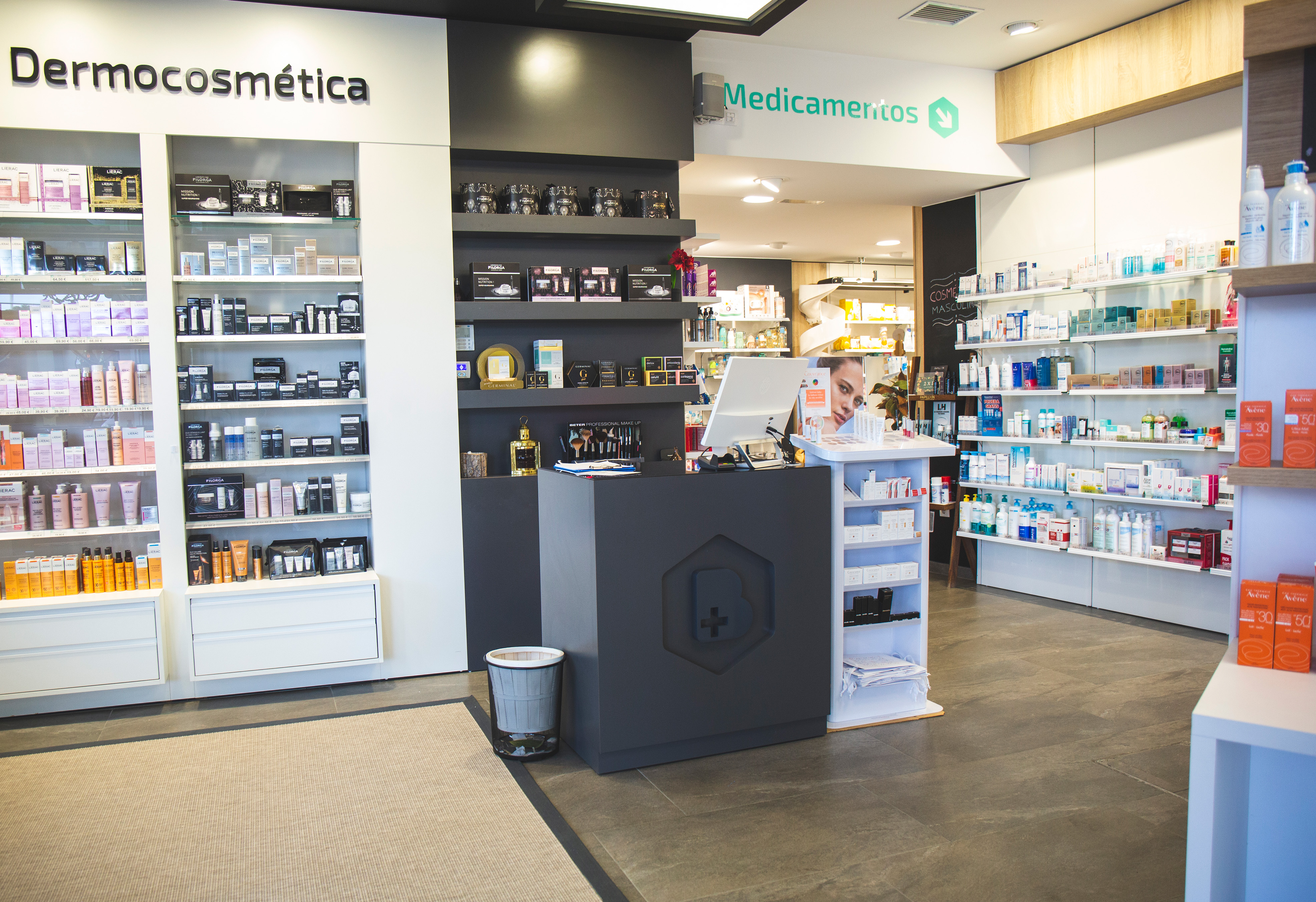 Imagen del mostrador de la farmacia